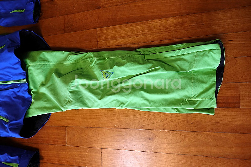 다이네즈 주니어 스키복(146) 팝니다.--2